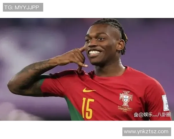 足球明星深情瞬间展现爱与激情的动人照片合集