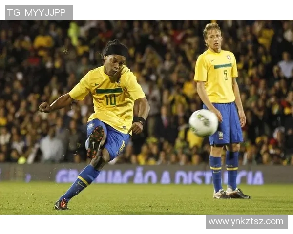 足球明星赛前祈祷动作视频揭秘信仰与胜利的力量