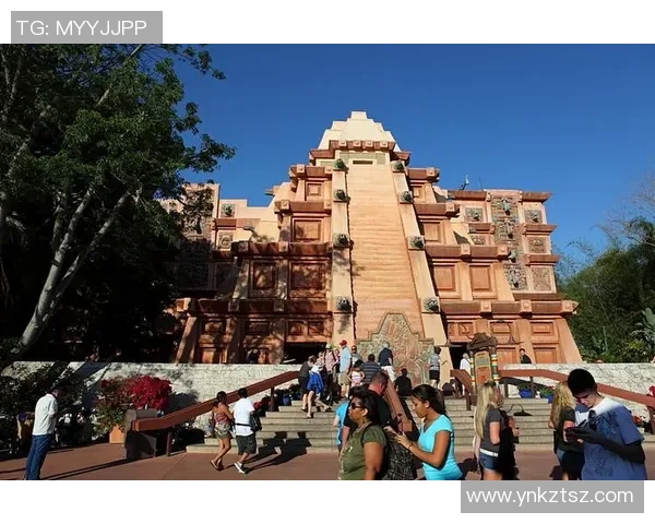 足球明星肯尼迪独特纹身图案解析与背后故事分享